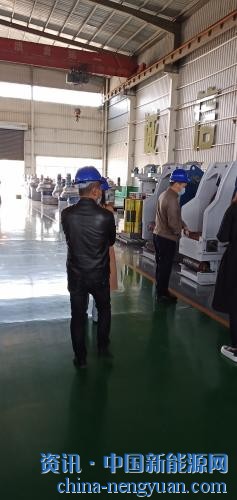 上海富友机械刘总昨天来宇龙公司考察颗粒设备