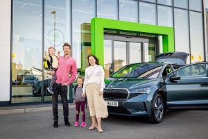 挪威家庭成为首位车主 首辆斯柯达ENYAQ iV交付客户